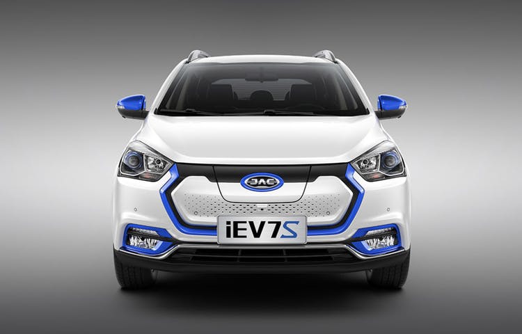 xev iev7s front side white vehicle