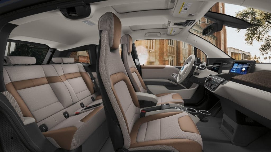 BMW i3 i3s Elektrikli Arabanın Türkiye Fiyatı ve Özellikleri Nelerdir? 11 bmw i3 interior four seats