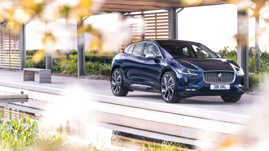 Jaguar I Pace EV400 Elektrikli Arabası 11 jaguar i pace blue front grille