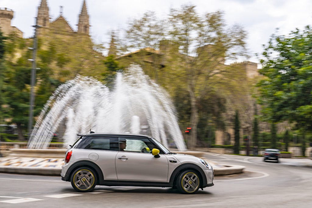 MINI Cooper SE Elektrikli Araba Türkiye Fiyatı 11 mini cooper se two door hatch