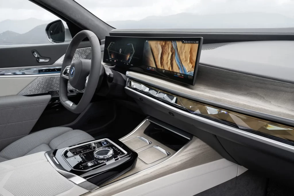 bmw i7 xdrive60 dashboard scaled 1