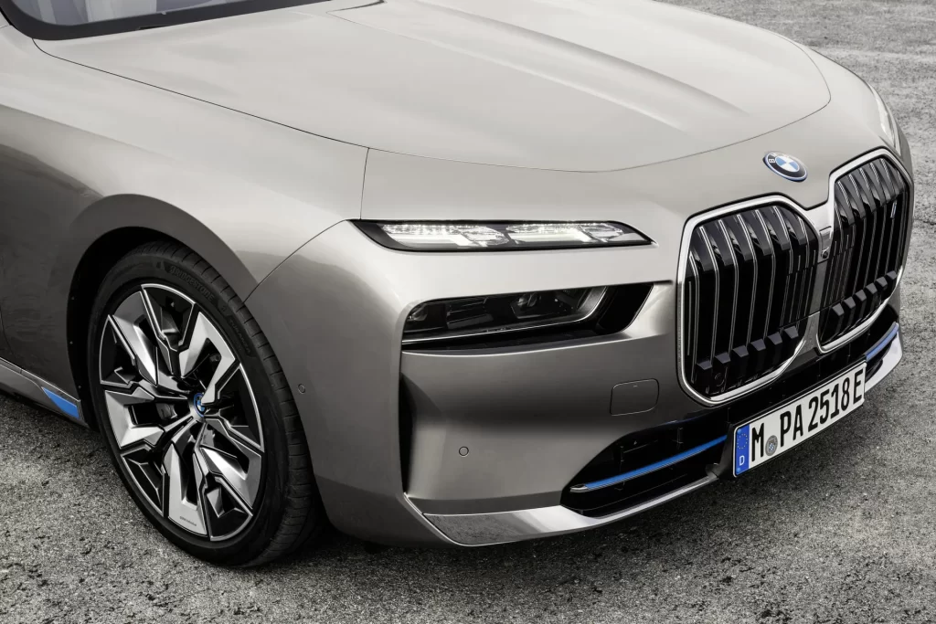 BMW i7 xDrive60 Elektrikli Araba