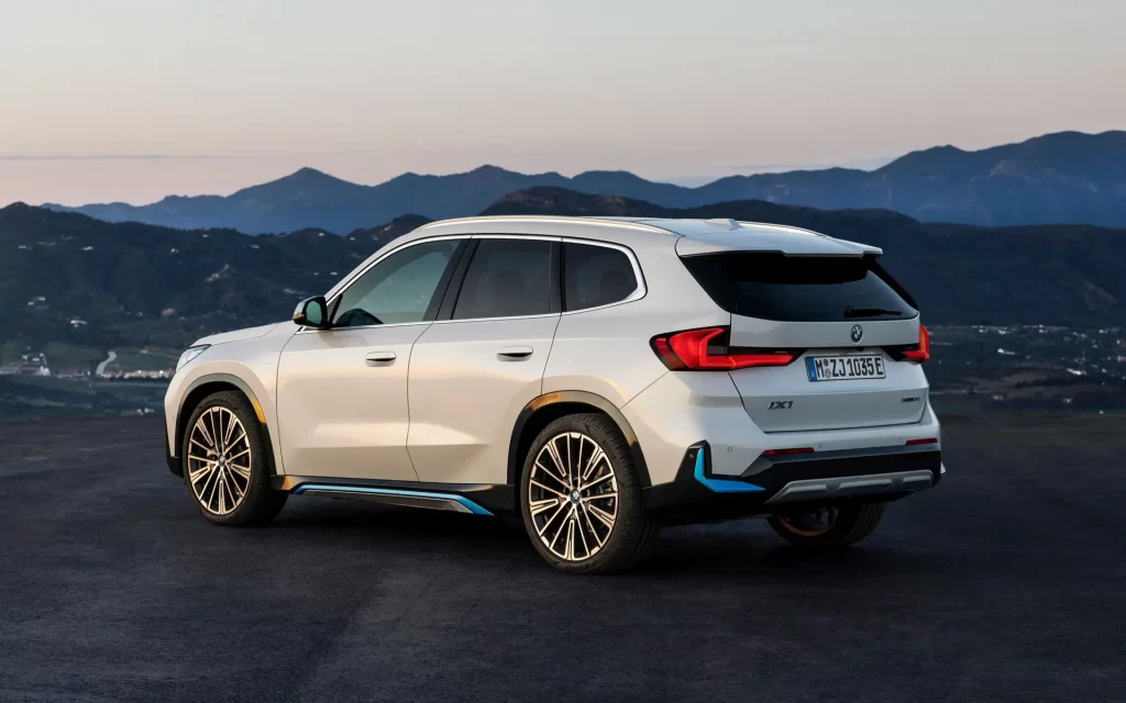 BMW iX1 xDrive30 Elektrikli Araba