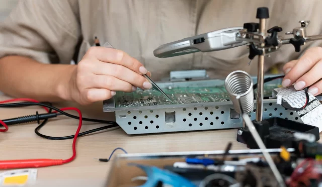 Elektrik ve Elektronik Ekipmanları Sorun Giderme Teknikleri 4 Elektrik ve Elektronik Ekipmanları Sorun Giderme Teknikleri